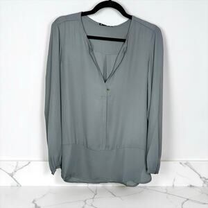 Krisa Gray Long Sleeve Split Neck Blouse Relaxed Fit Top Size Medium NWT
